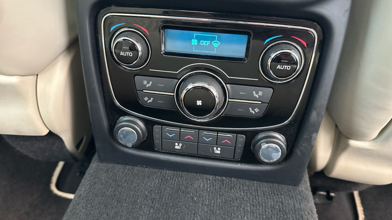 Jaguar XJ 3.0d V6 Portfolio 4dr Auto Diesel Saloon